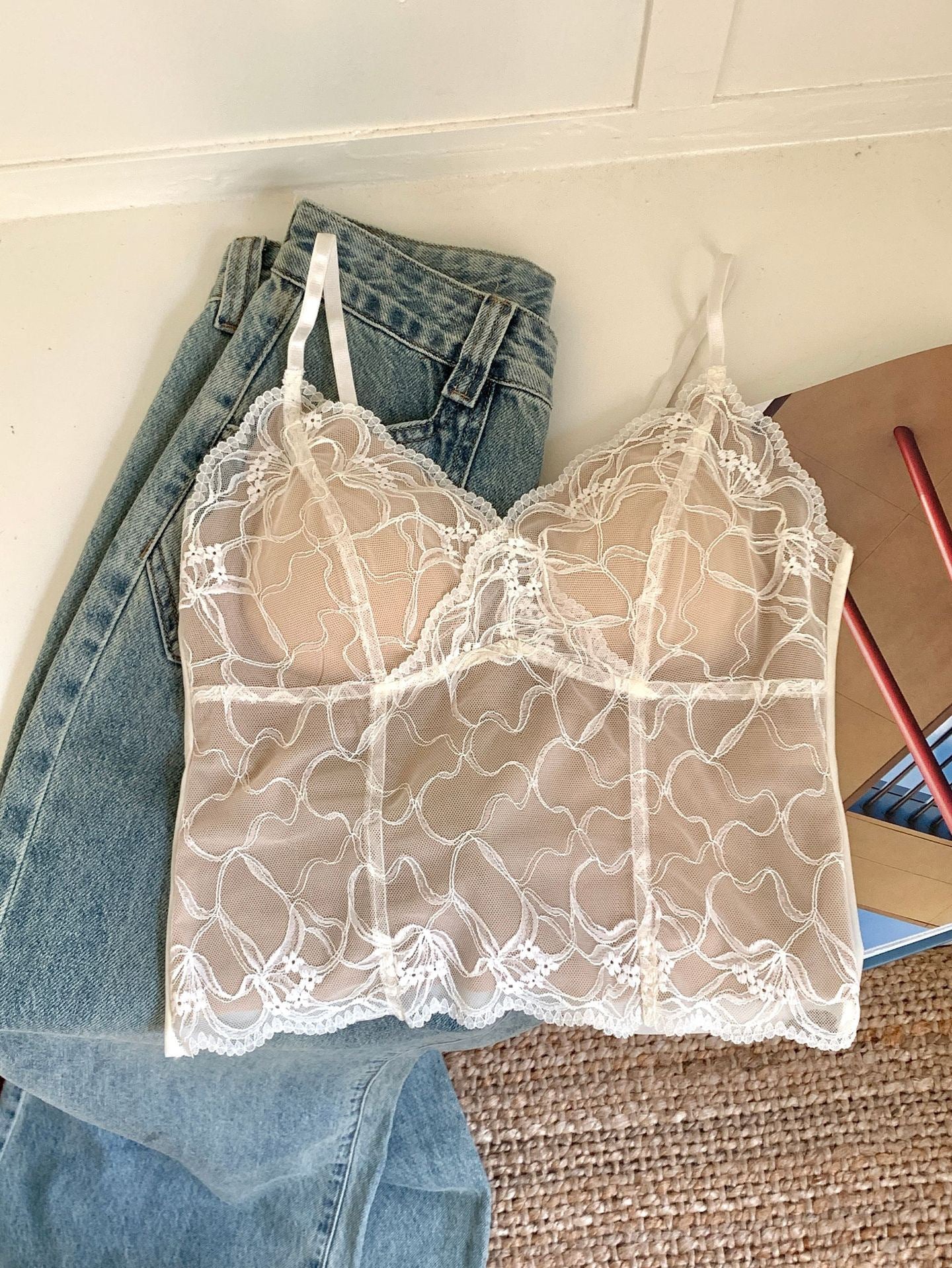 Lace Seamless Beautiful Back Strapped Chest Padded Camisole