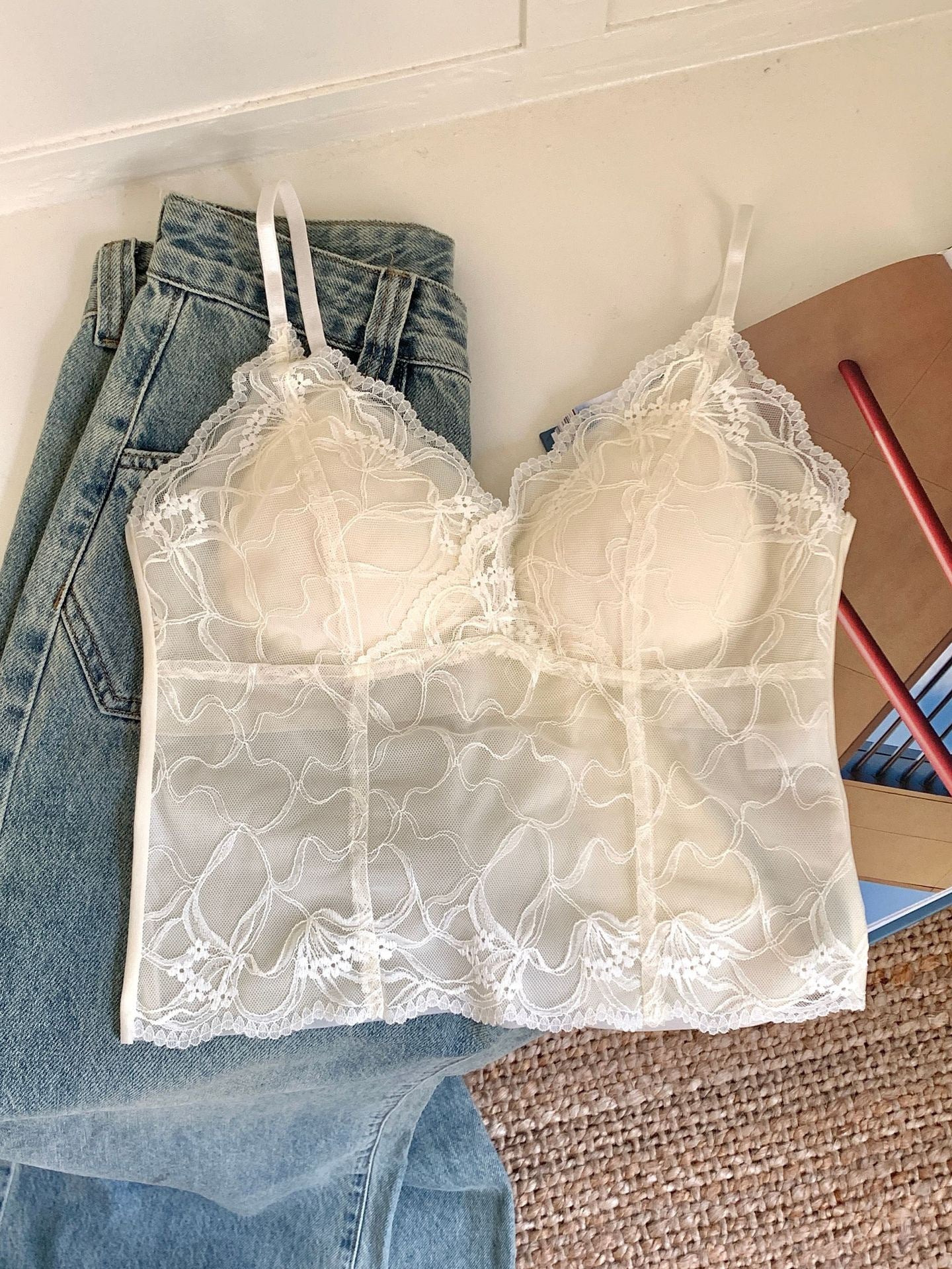 Lace Seamless Beautiful Back Strapped Chest Padded Camisole
