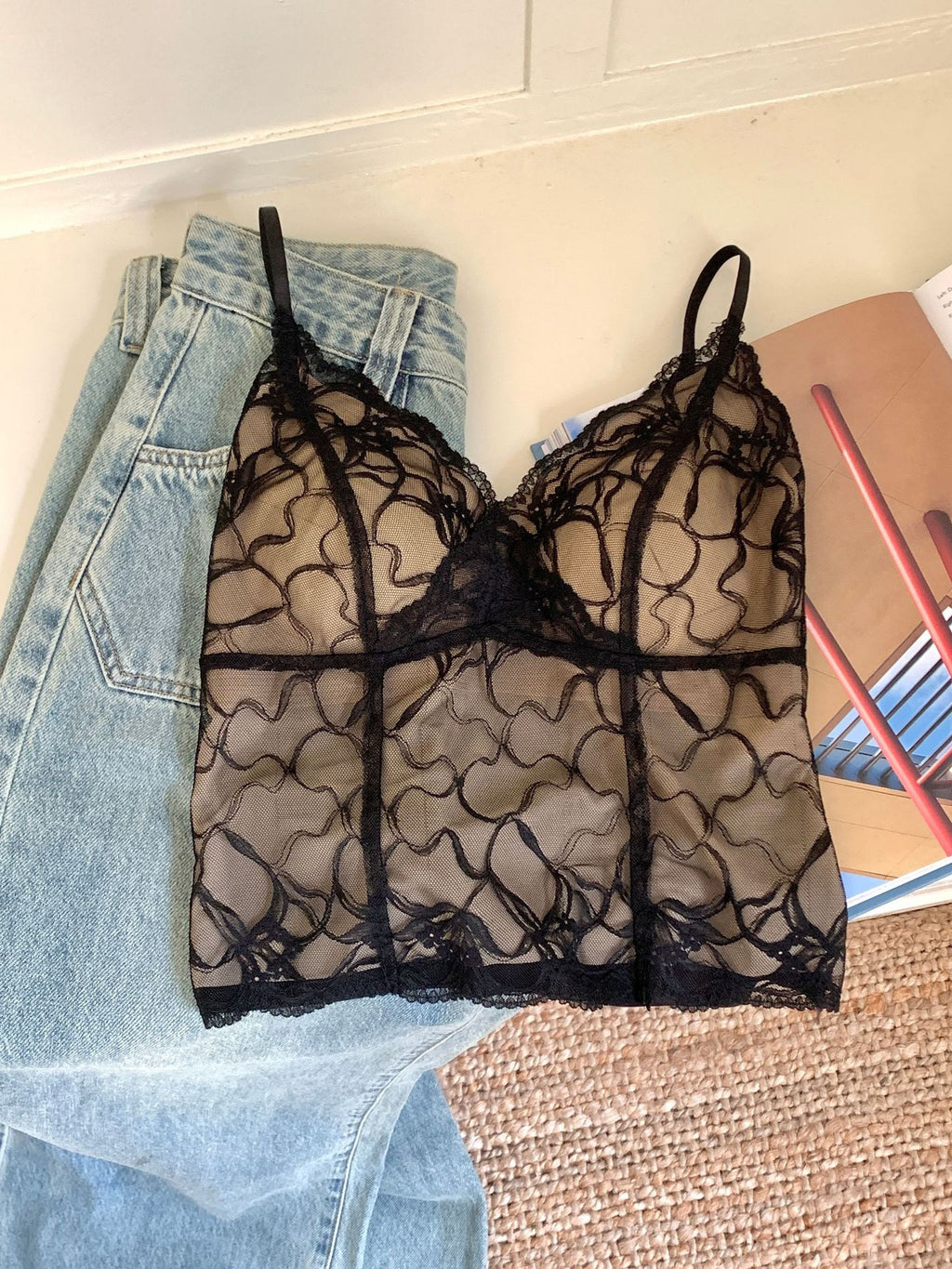 Lace Seamless Beautiful Back Strapped Chest Padded Camisole