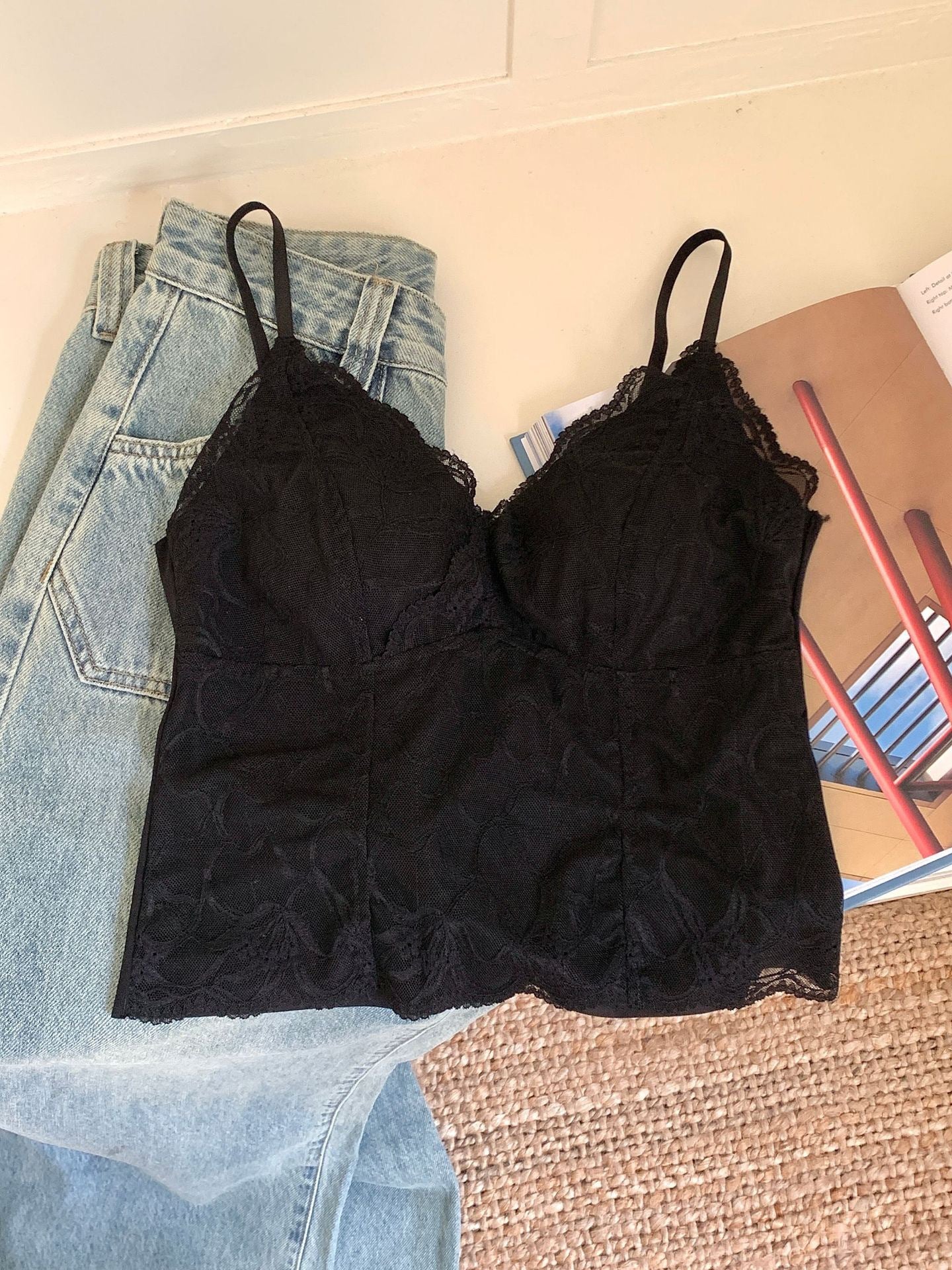 Lace Seamless Beautiful Back Strapped Chest Padded Camisole